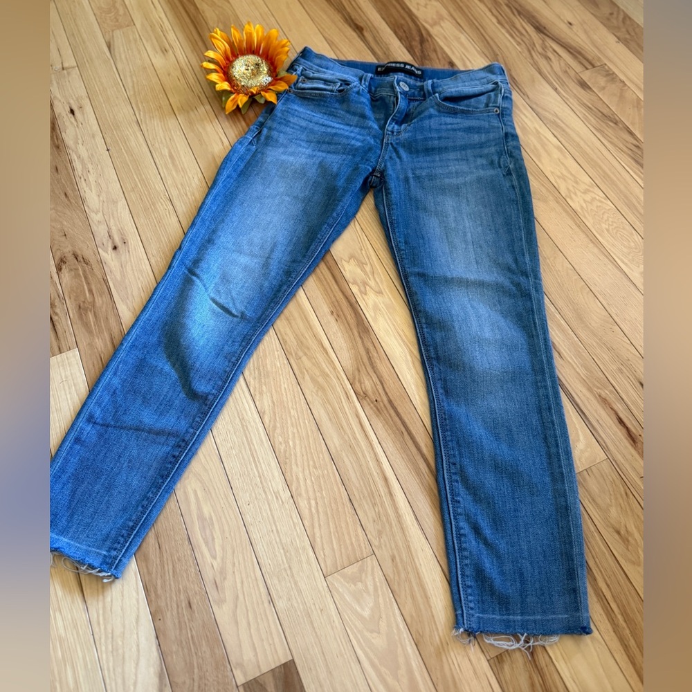Express Skinny Jeans in Classic Blue SO SOFT!! - Picture 2 of 12